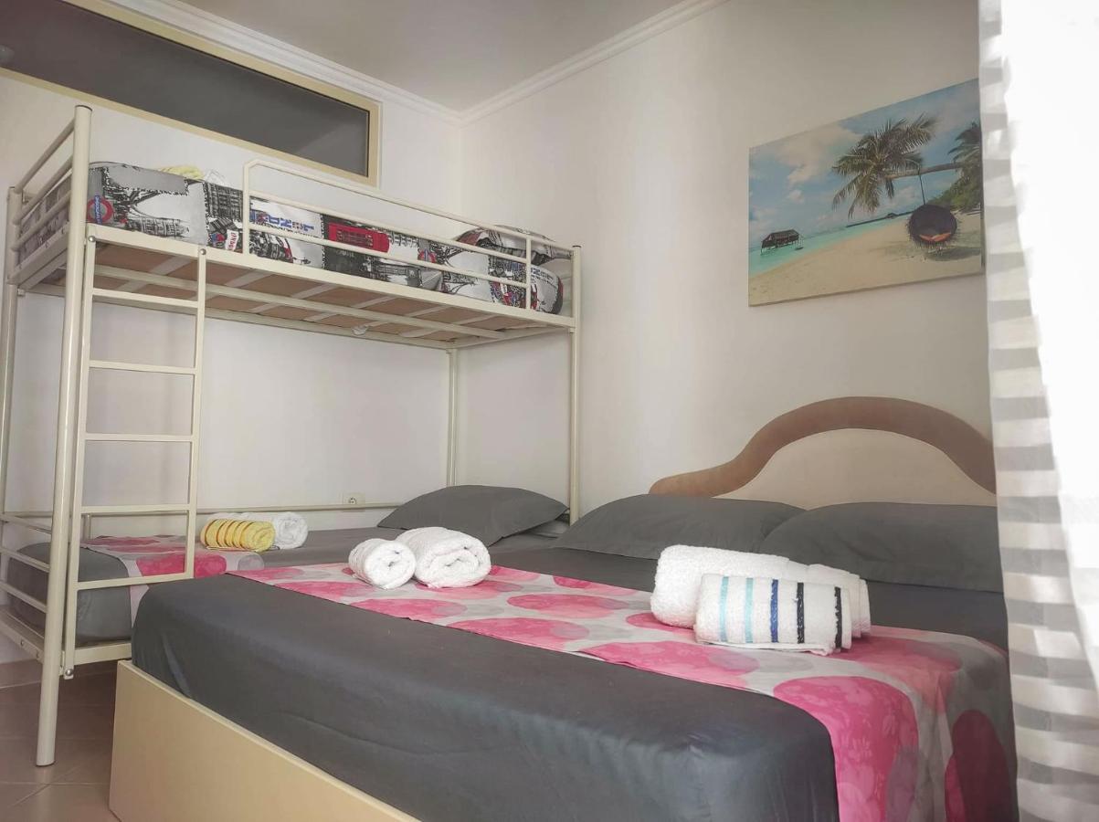 Coastal Retreat - Beach Apartment Vlorë エクステリア 写真